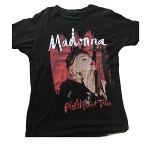Madonna tour shirt 💋